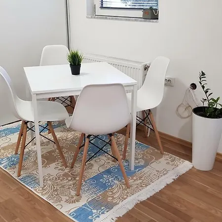 Charming In Center Apartman